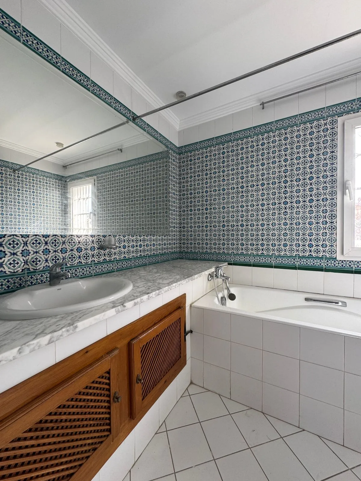 A Louer Une Villa à usage habitation ou bureautique à Menzah 9A