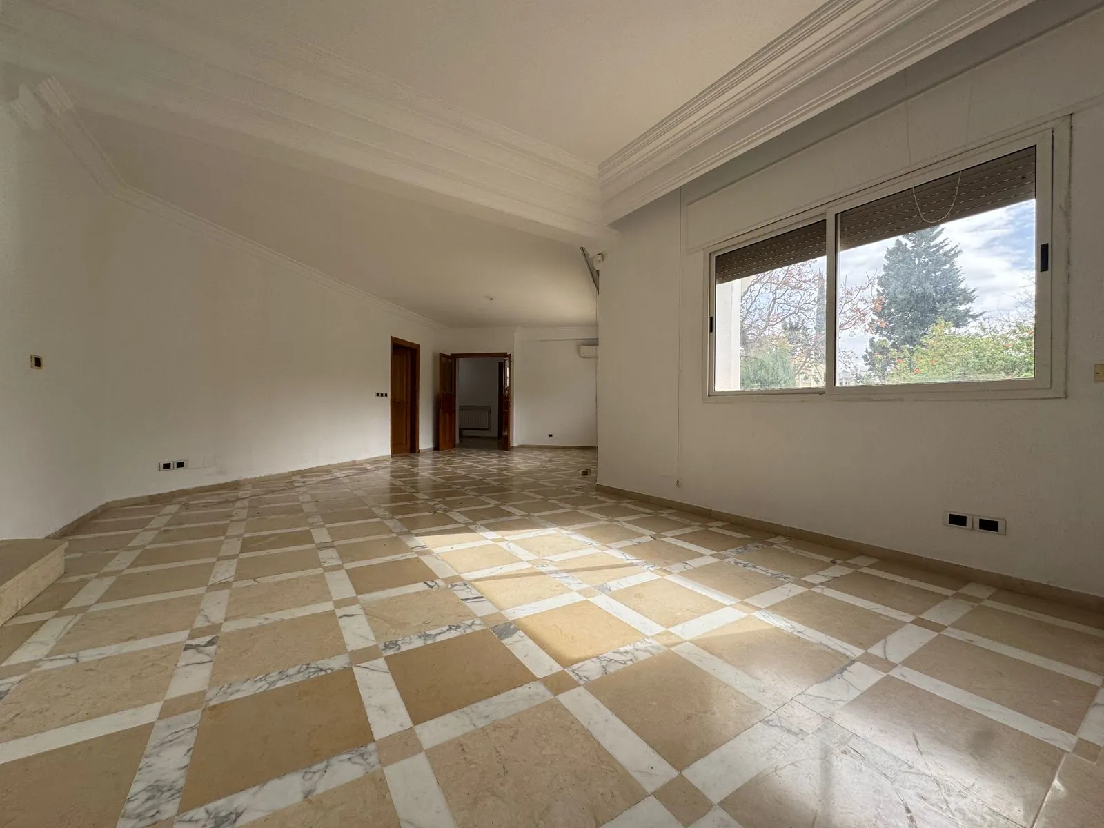 A Louer Une Villa à usage habitation ou bureautique à Menzah 9A