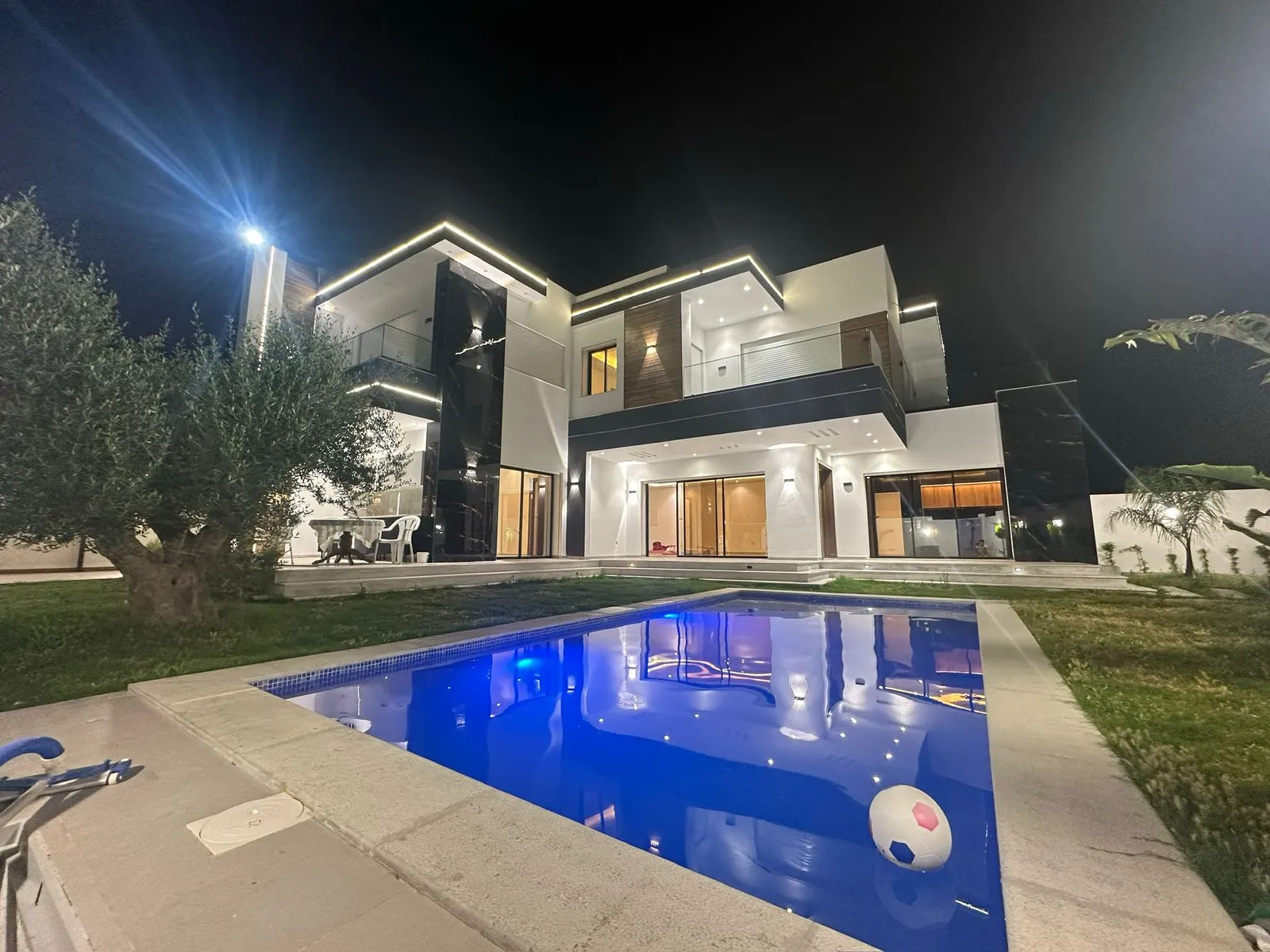 A vendre une charmante villa de style moderne