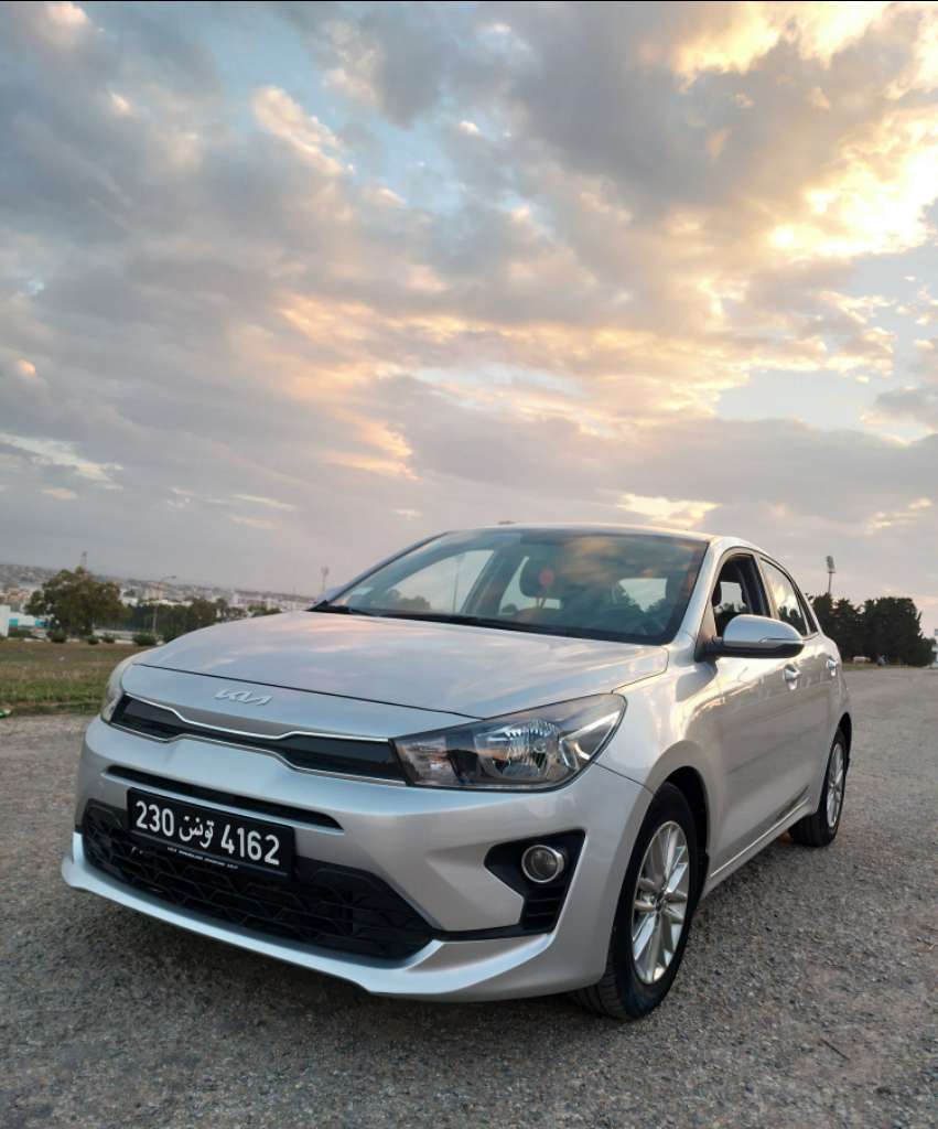 KIA RIO NEUF PREMIERE MAIN 