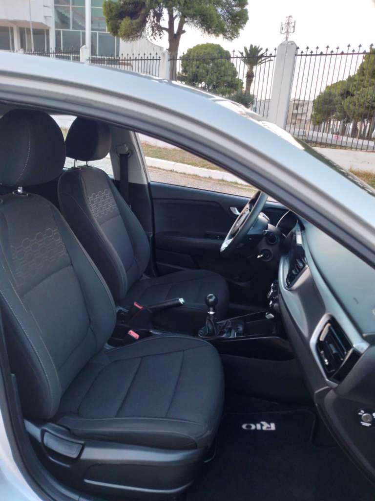 KIA RIO NEUF PREMIERE MAIN 