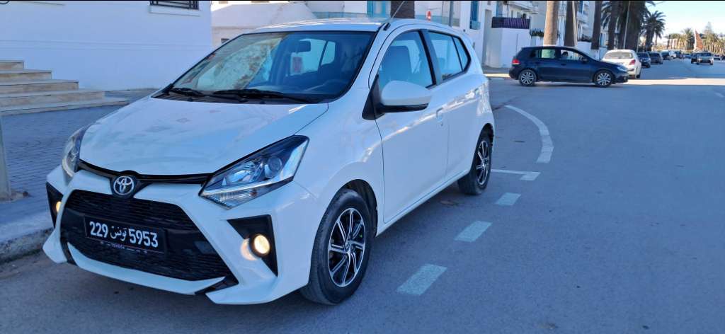 TOYOTA AGYA PREMIÈRE MAIN 
