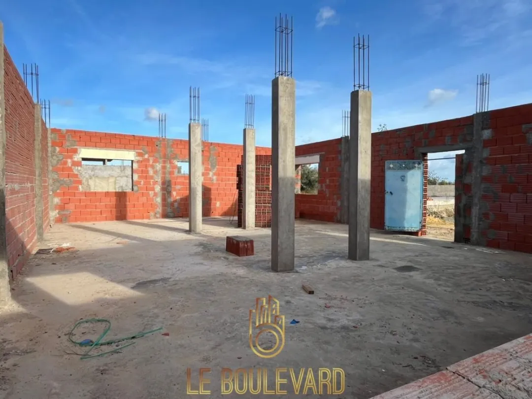 A vendre terrain double façade à ceinture Mrezga 