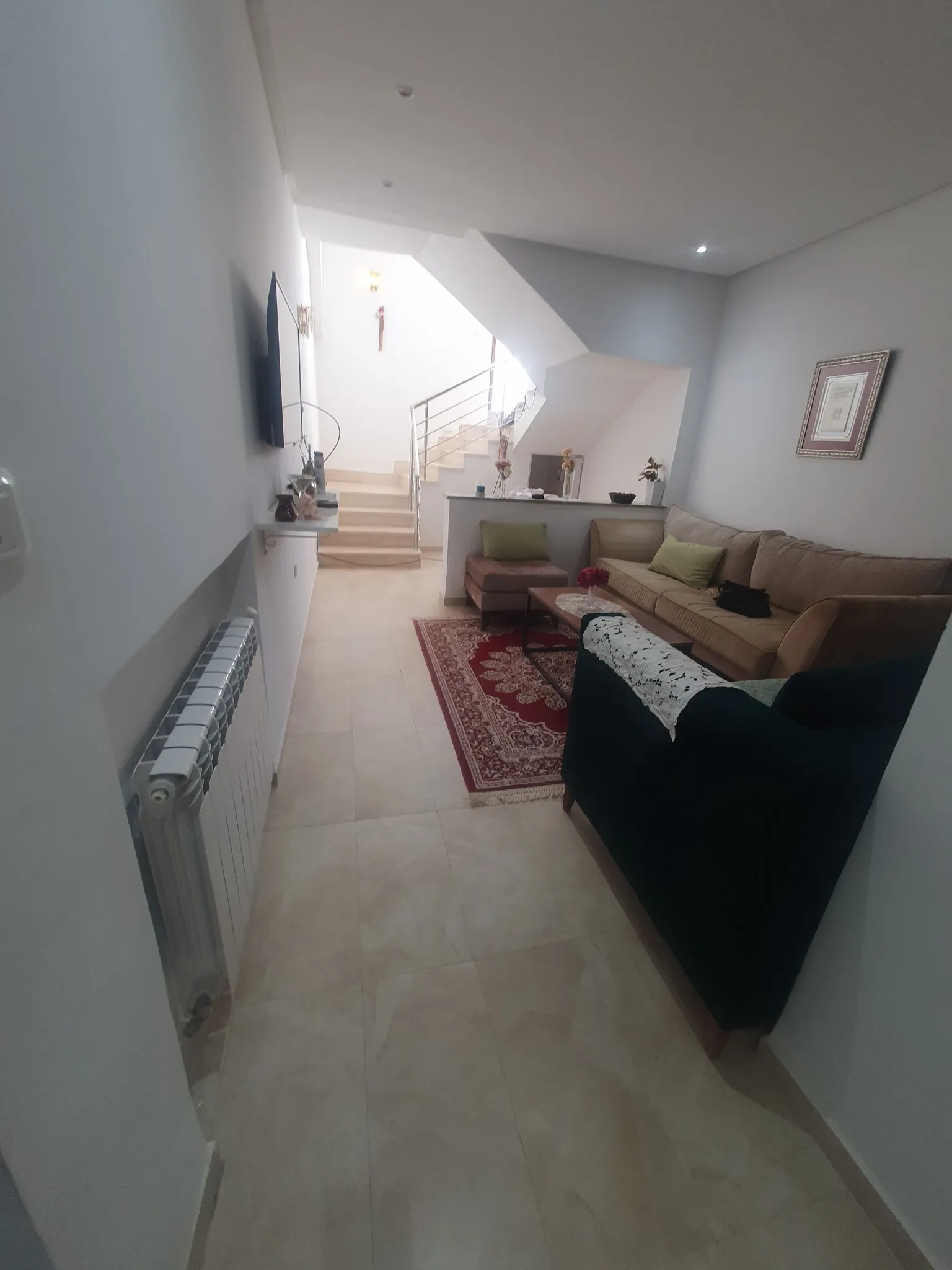un étage de villa au RDC S+2 meublé situé à MANAR 2