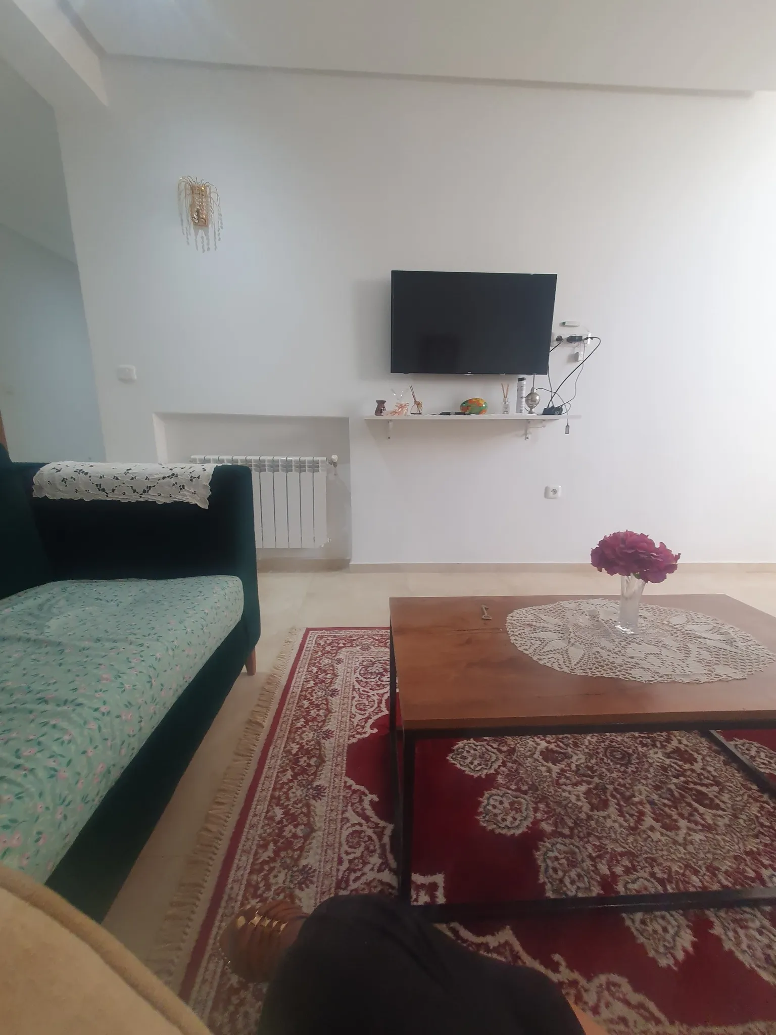 un étage de villa au RDC S+2 meublé situé à MANAR 2