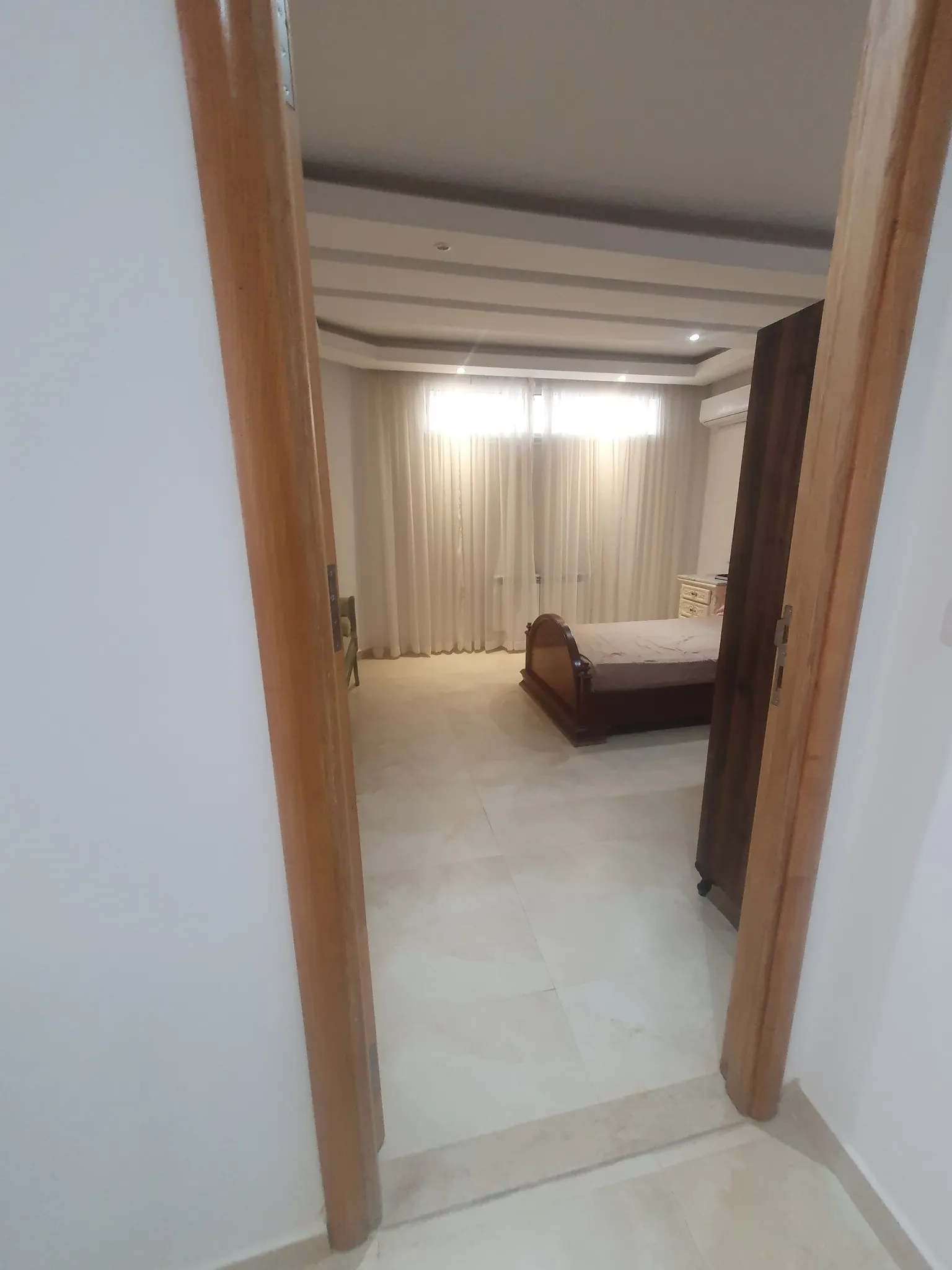 un étage de villa au RDC S+2 meublé situé à MANAR 2