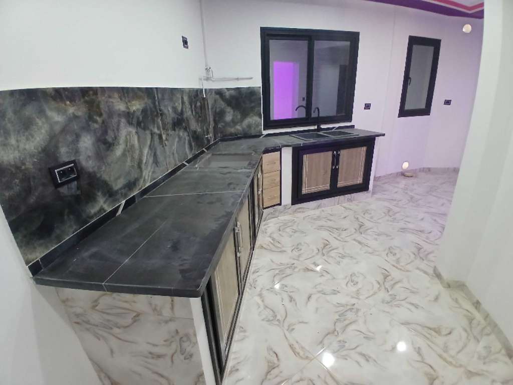 A vendre 2 appartement type S+2. situé au premier étage deuxième étage zone akouda