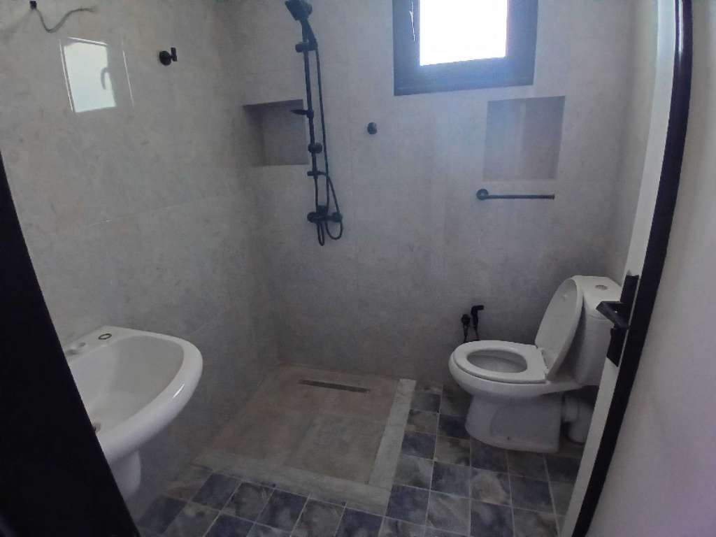 A vendre 2 appartement type S+2. situé au premier étage deuxième étage zone akouda