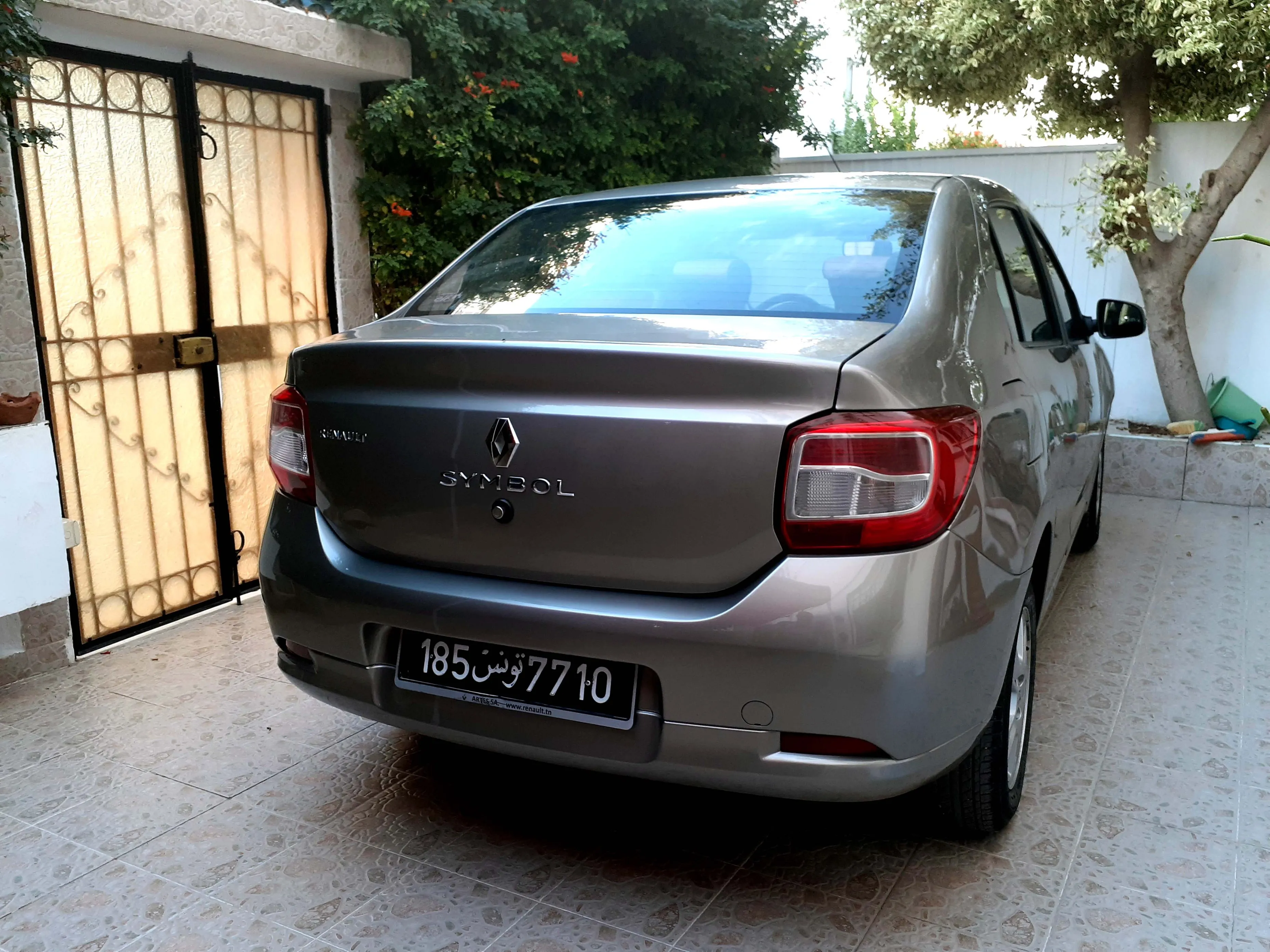 Renault symbol Élégance 100km première main tu 185