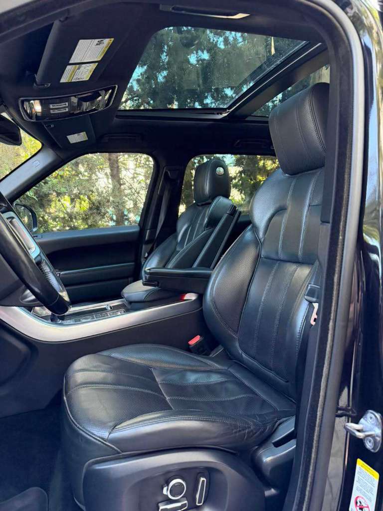  Range Rover Sport diesel 3L 2017 seri 258⛔️  

Voiture puissante, confortable et bien entretenue.