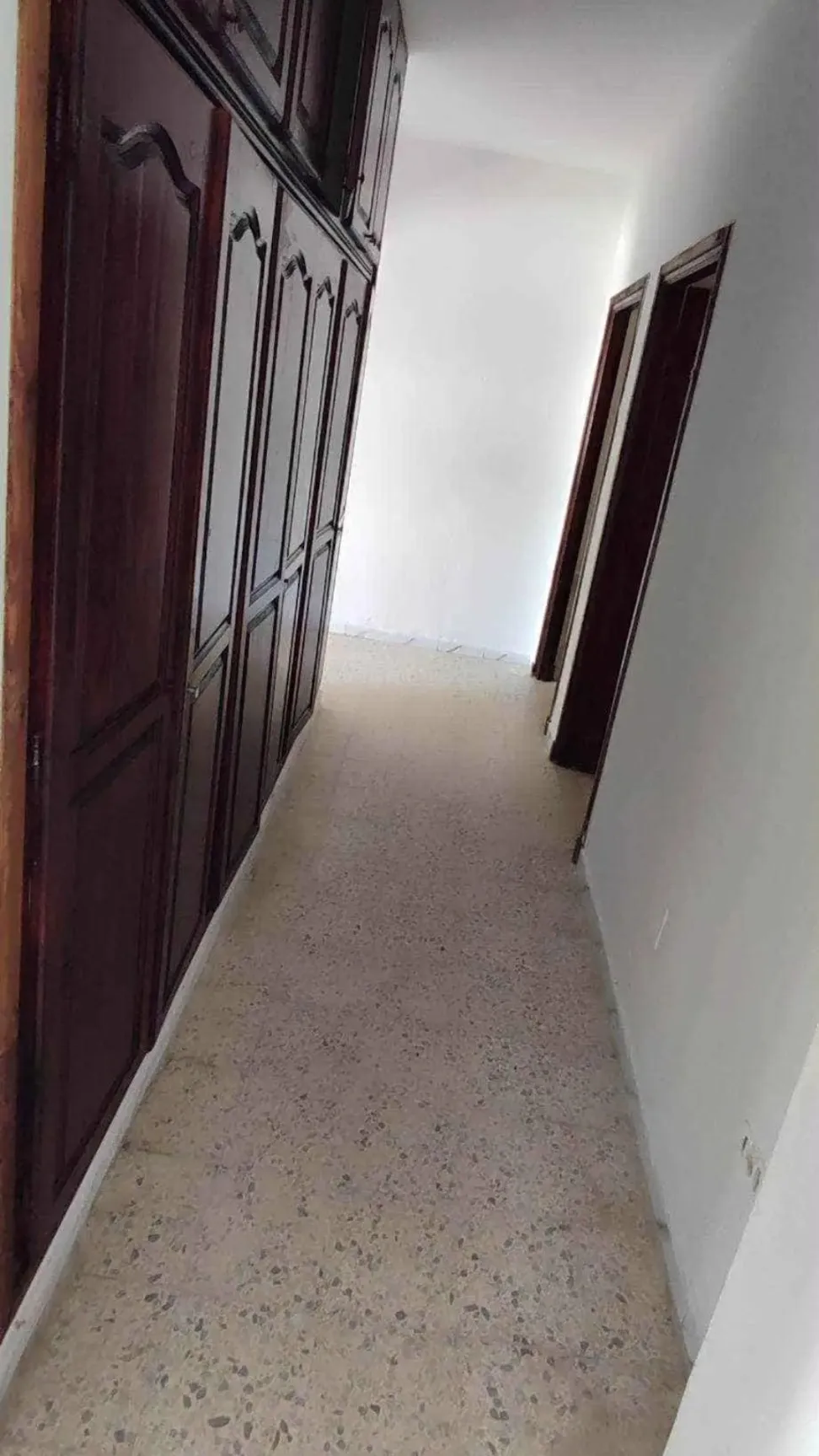 Location S2 vide à La Marsa