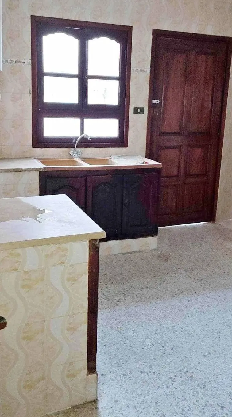 Location S2 vide à La Marsa