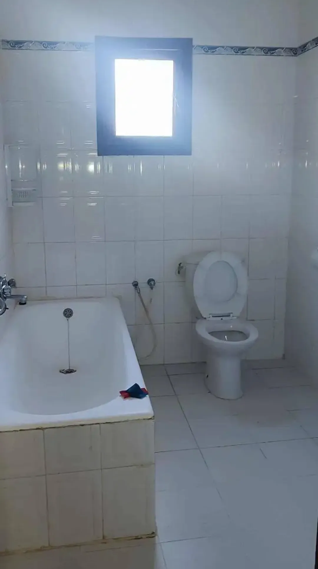 Location S2 vide à La Marsa