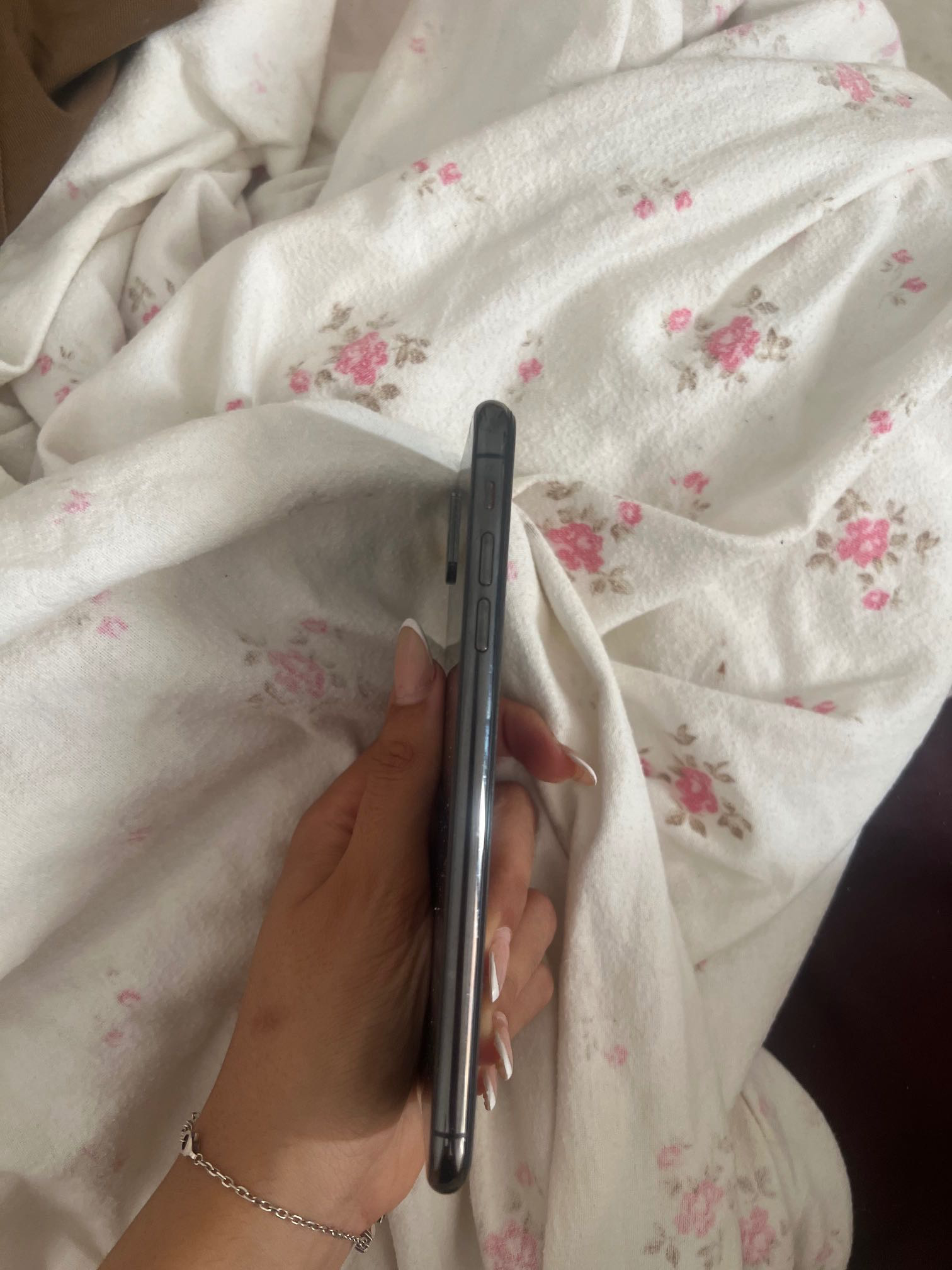 iPhone XS Max – 64 Go  Prix : 450 DT (négociable)