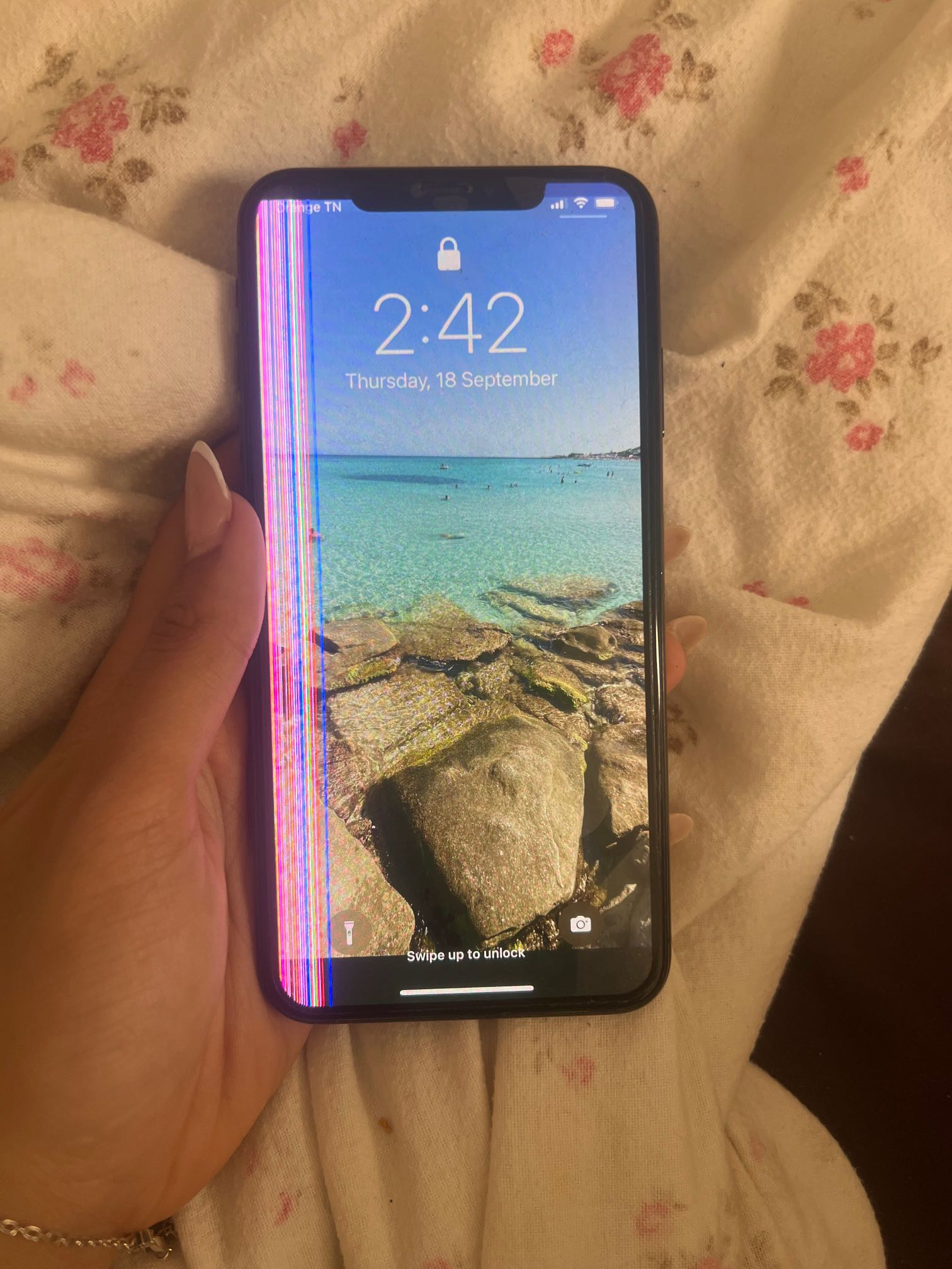 iPhone XS Max – 64 Go  Prix : 450 DT (négociable)