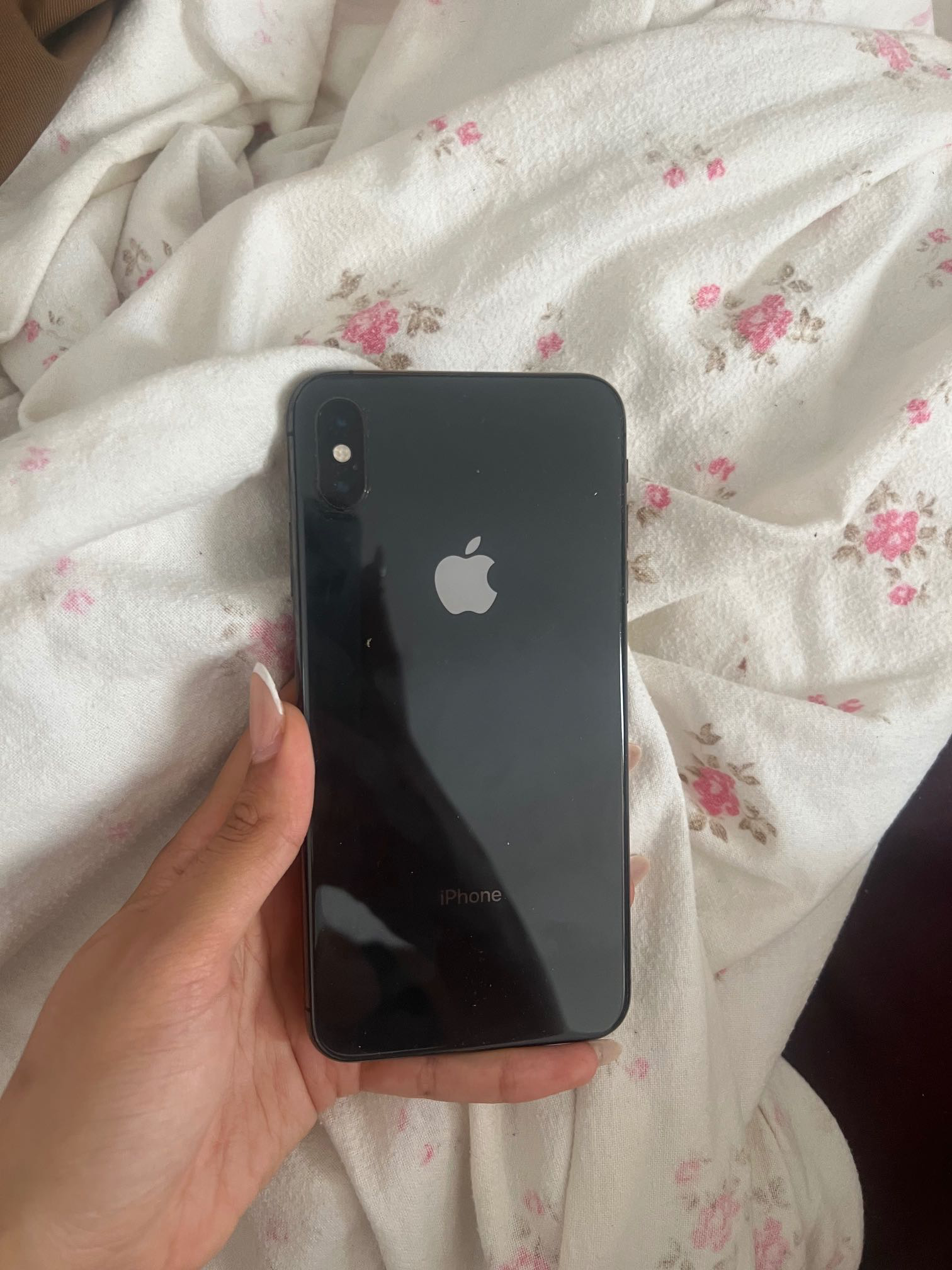 iPhone XS Max – 64 Go  Prix : 450 DT (négociable)