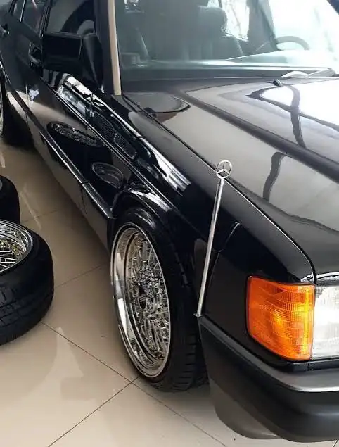 Drapeau diplomatique Mercedes_benz 