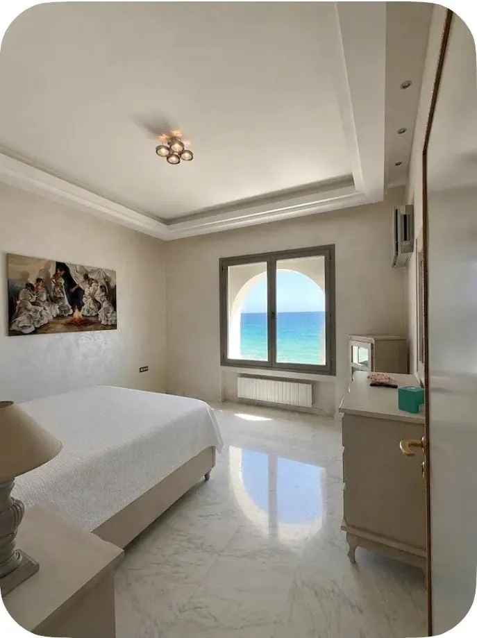 A vendre vip duplex S4 prestigieuse à kantaoui pied dans l’eau