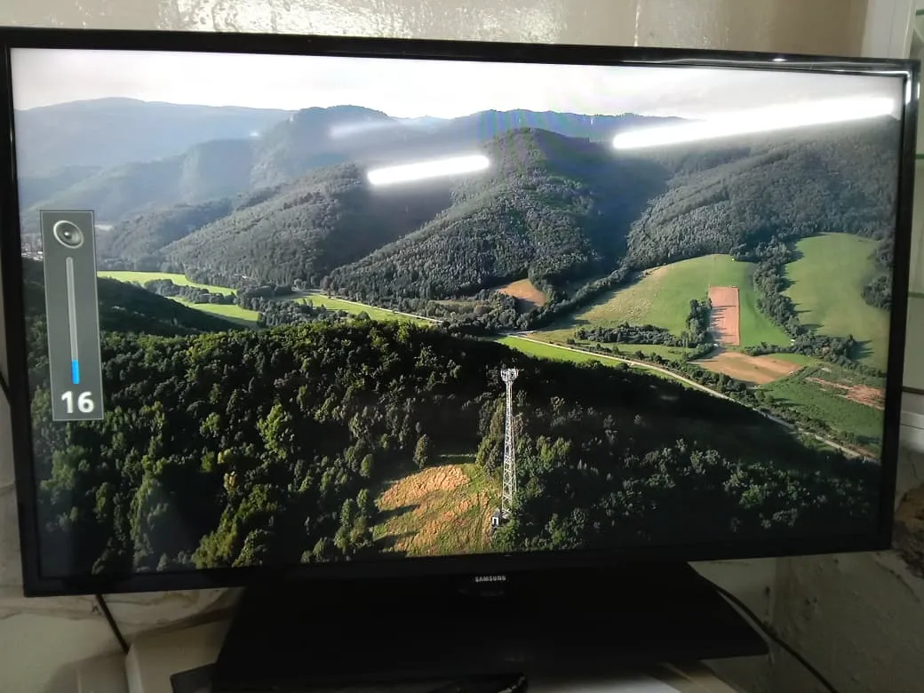 TV LED SAMSUNG 40 Pouces ; Serie 5 Full HD état neuf
