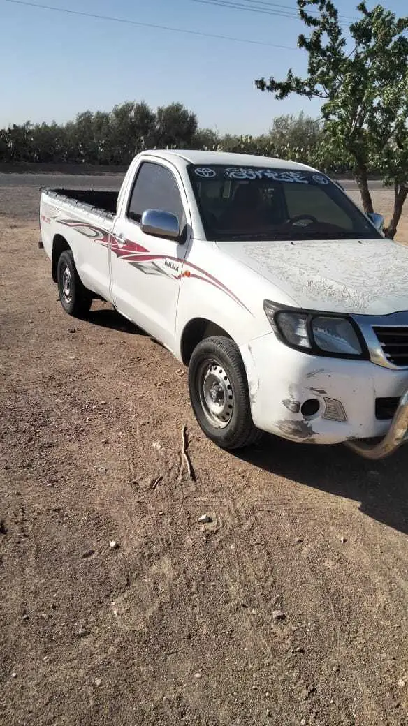 Toyota Hilux 2.0 essence en très bon état 
