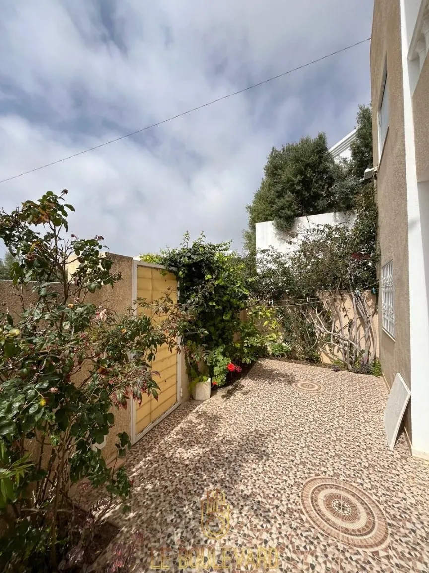 Location annuelle : Villa Duplex S+3 Avec Jardin à Hammamet Nord 