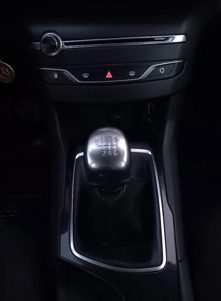 Peugeot 308 blue-HDI