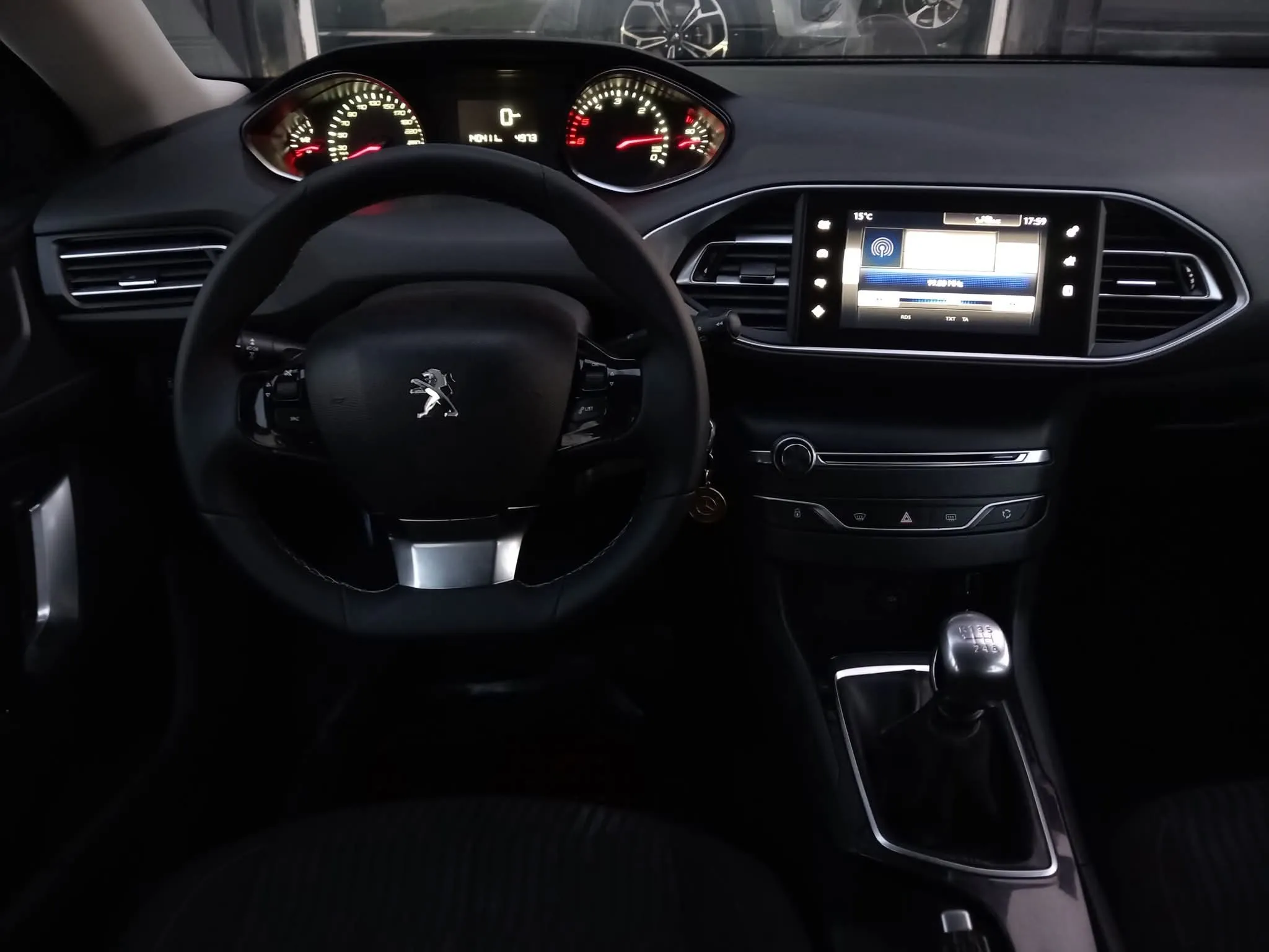 Peugeot 308 blue-HDI