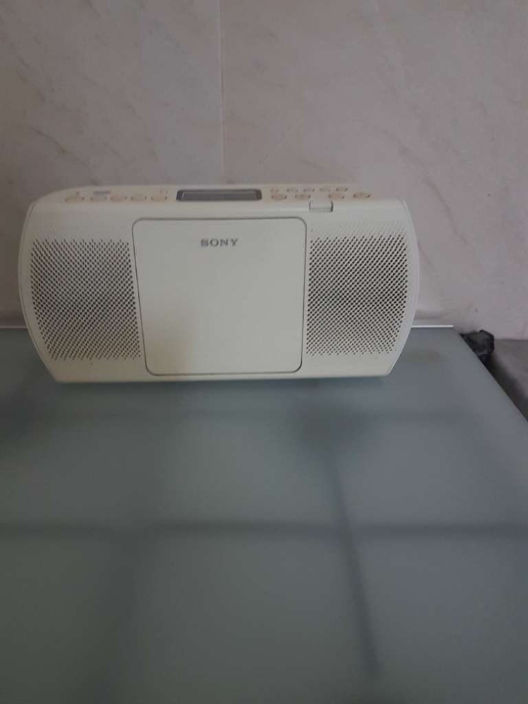 Poste sony boom box.