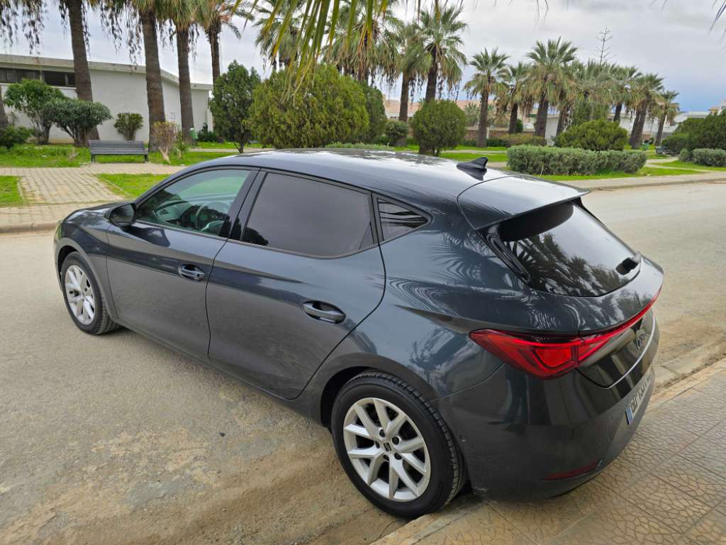 Av Seat Léon 2022 essence 6cv boîte 6 ttoption importée série 258 tél 23.964.164/27.550.630 