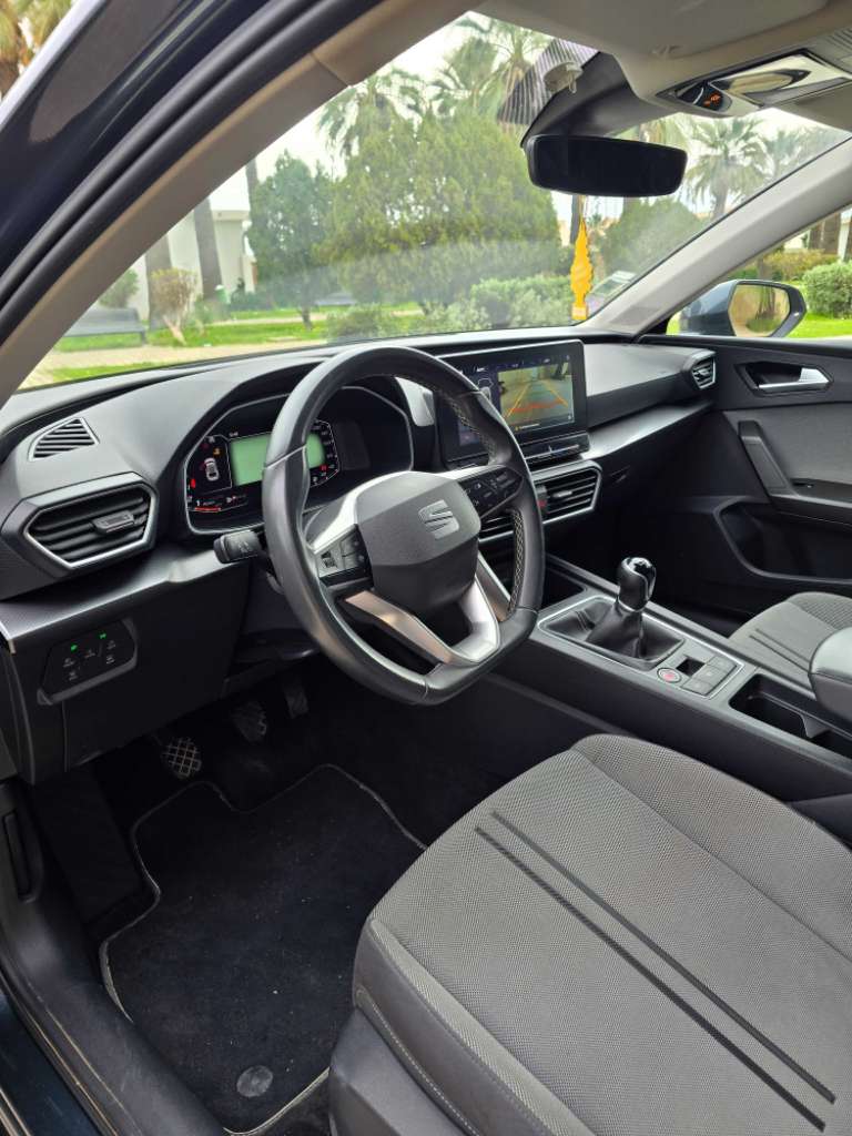 Av Seat Léon 2022 essence 6cv boîte 6 ttoption importée série 258 tél 23.964.164/27.550.630 