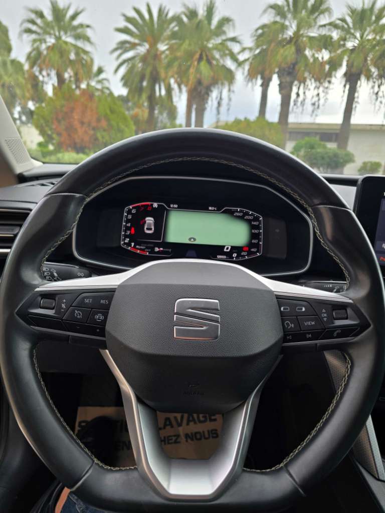 Av Seat Léon 2022 essence 6cv boîte 6 ttoption importée série 258 tél 23.964.164/27.550.630 
