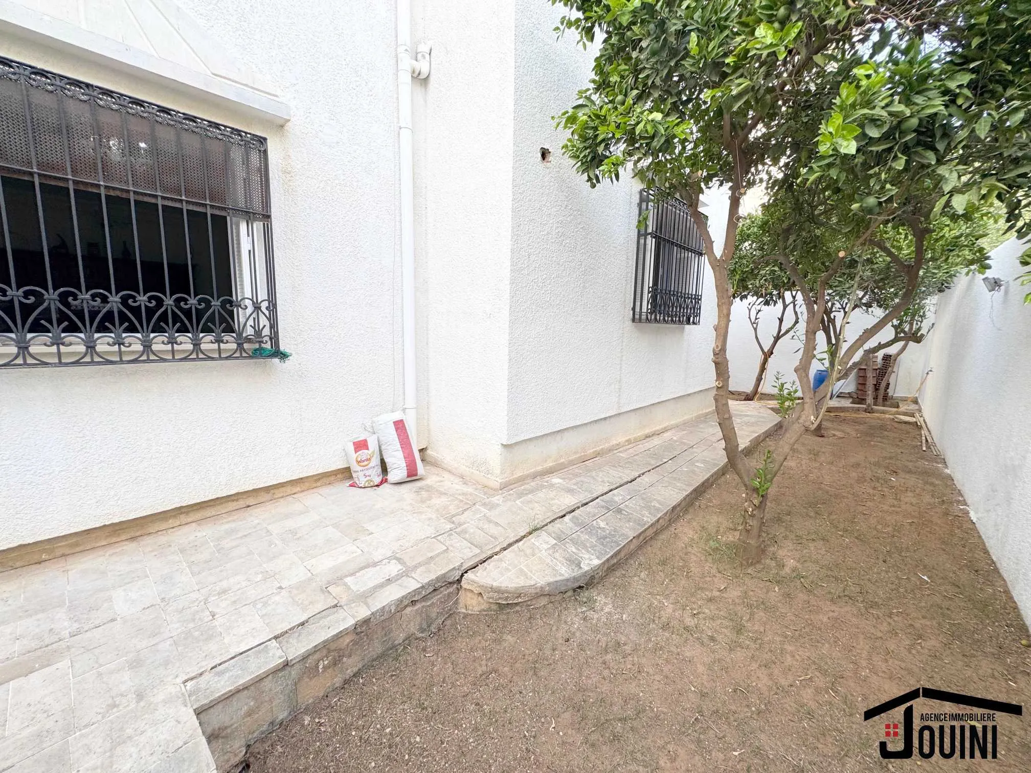 Grande Villa Près De Fatouma Bourguiba Au Bardo