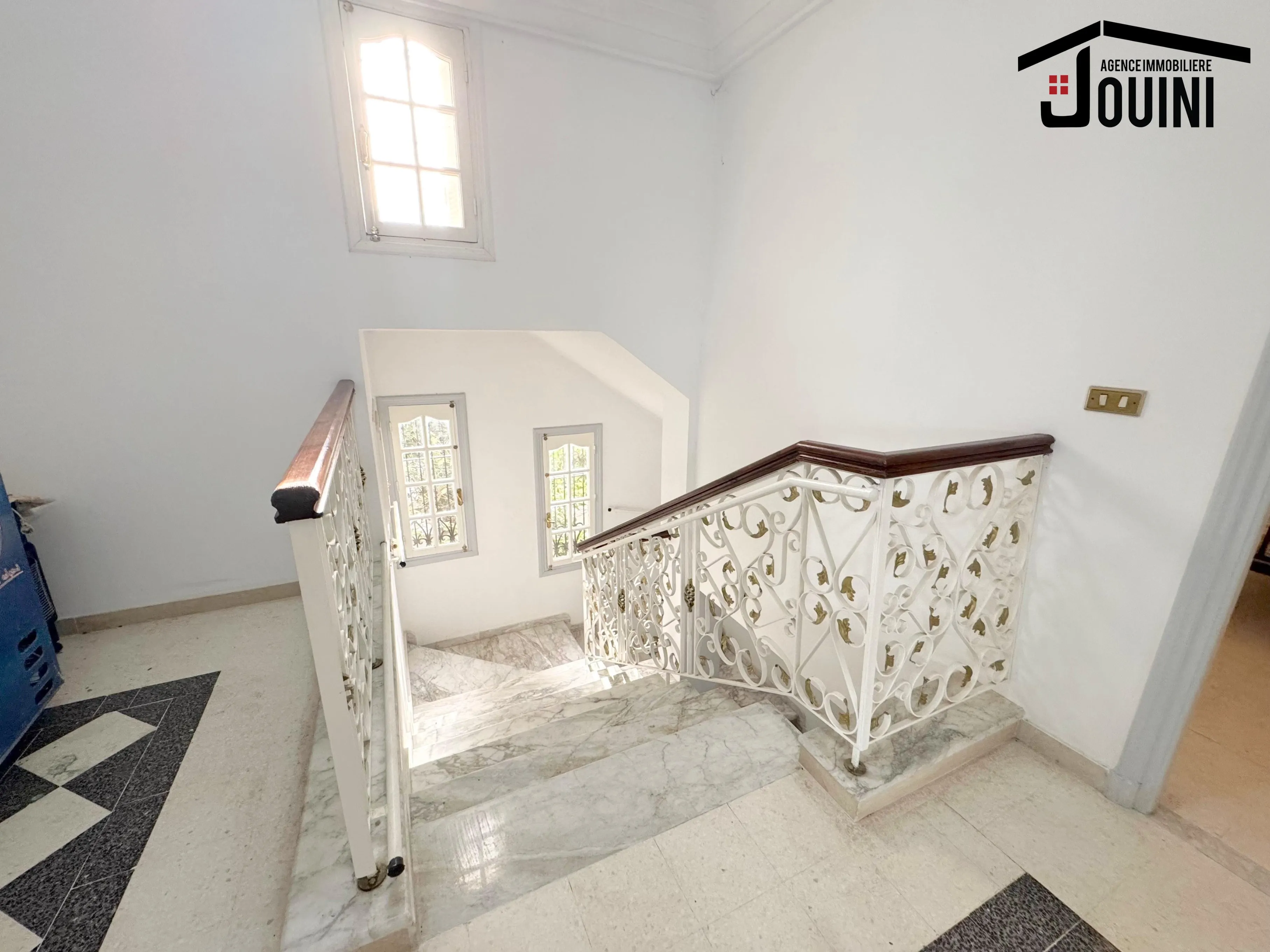 Grande Villa Près De Fatouma Bourguiba Au Bardo