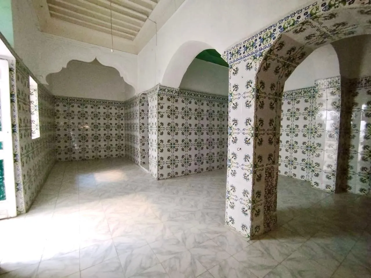 À VENDRE - Maison Traditionnelle Authentique à la Médina de Tunis,.