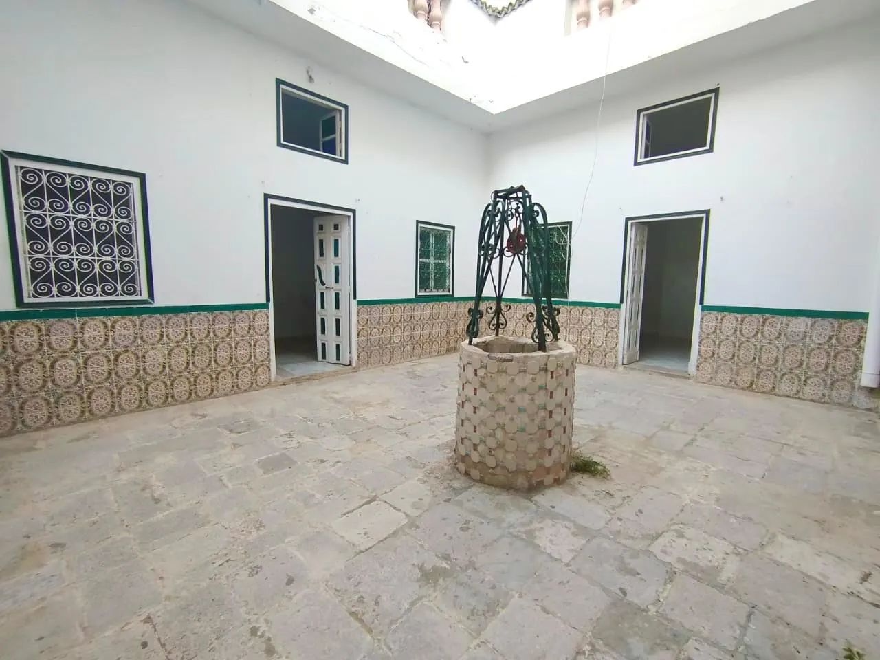 À VENDRE - Maison Traditionnelle Authentique à la Médina de Tunis,.