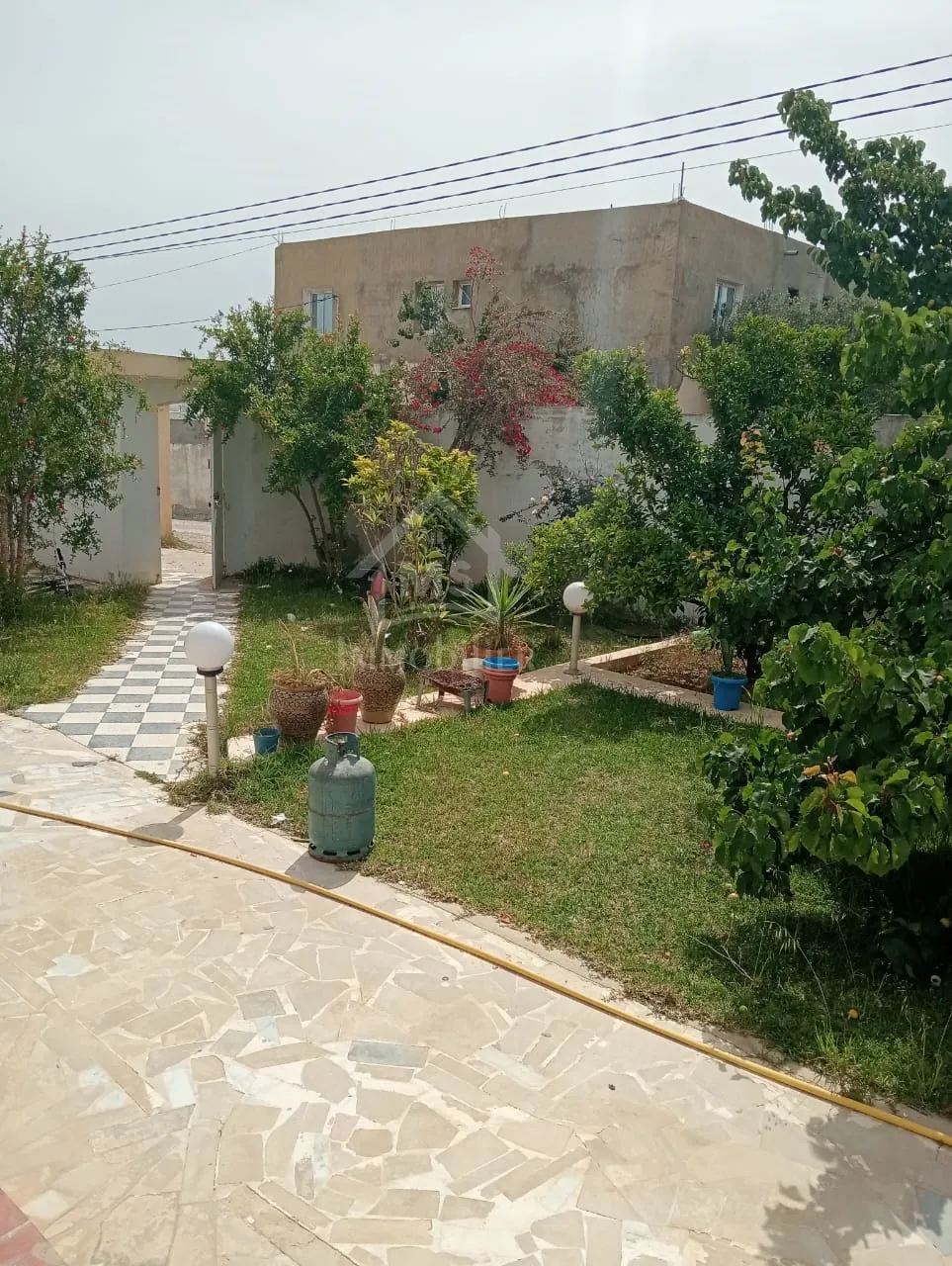 Une villa S+3 avec garage et jardin à vendre à Birbouregba 51355351