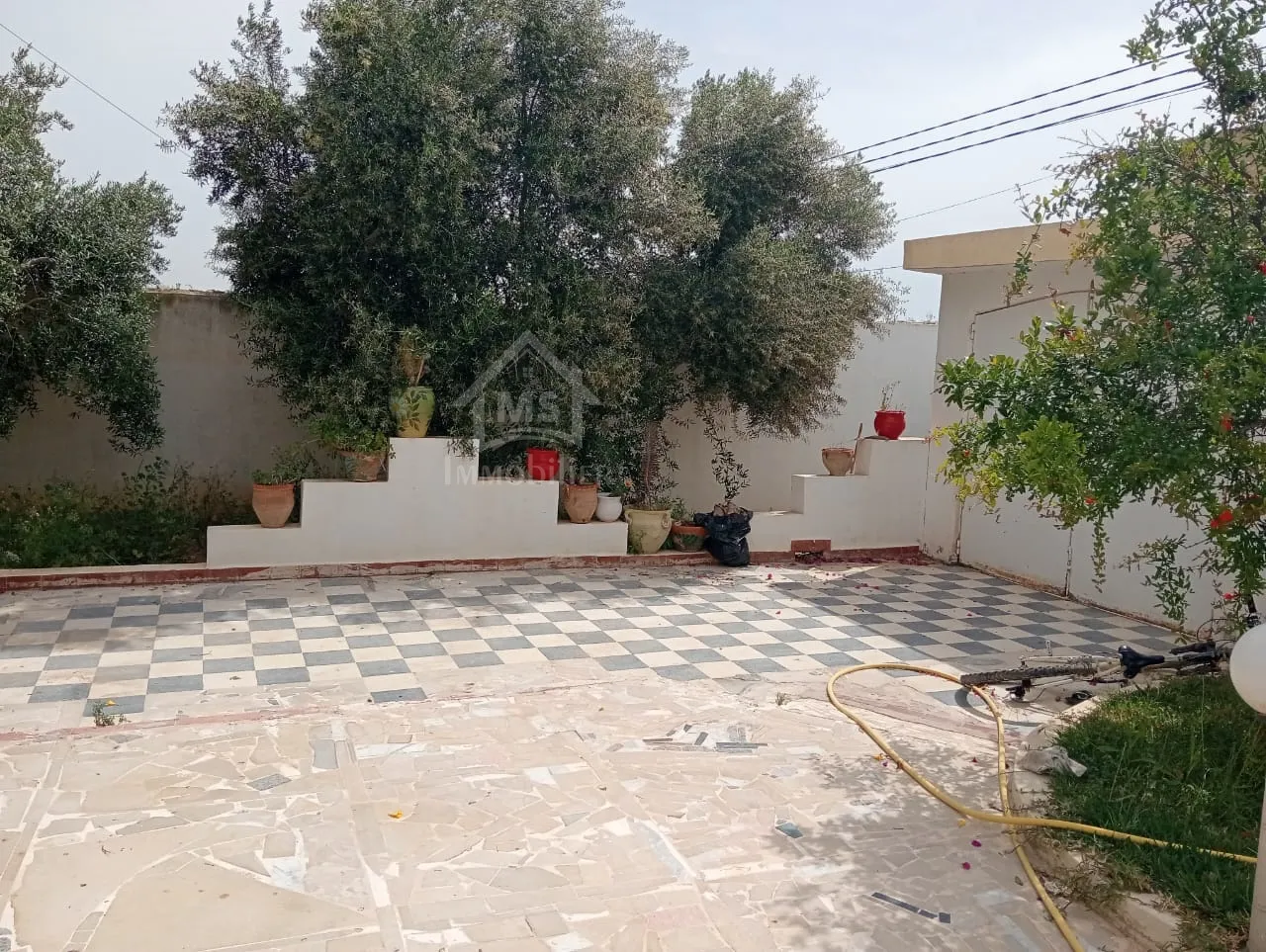 Une villa S+3 avec garage et jardin à vendre à Birbouregba 51355351
