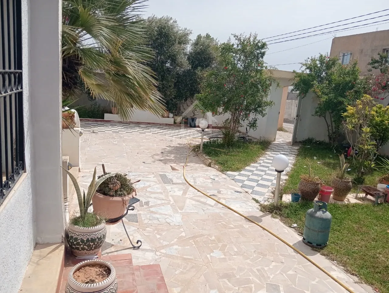 Une villa S+3 avec garage et jardin à vendre à Birbouregba 51355351