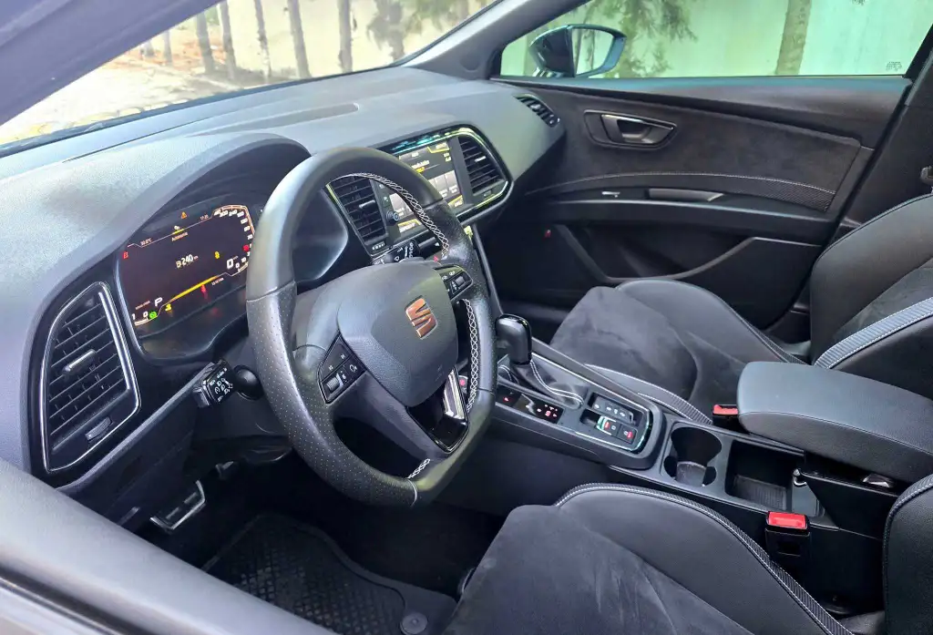 CUPRA 2020 ESSENCE 2LITRES 15.000KMđ„
đOn accepte l'Ă©change des voitures 29 130 012
