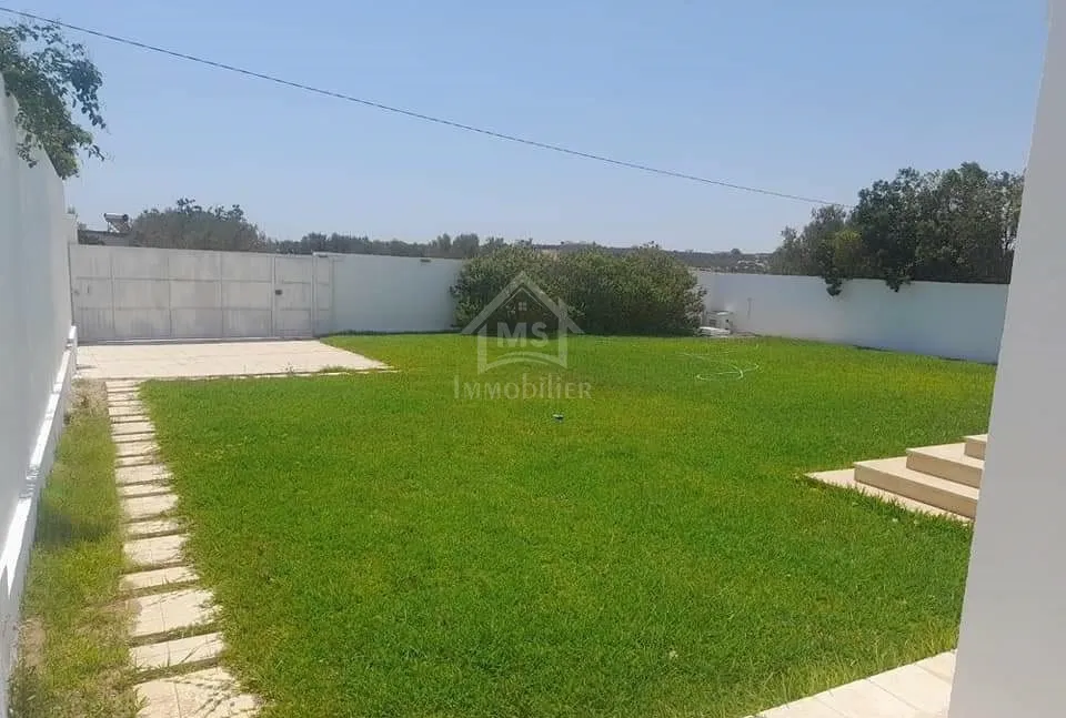 Belle villa toute neuve avec un grand jardin Ă vendre 51355351