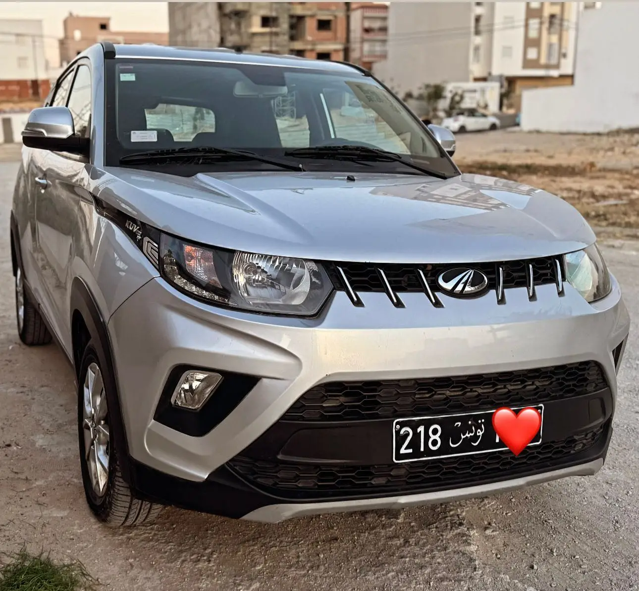 Mahindra kuv 100 k6+