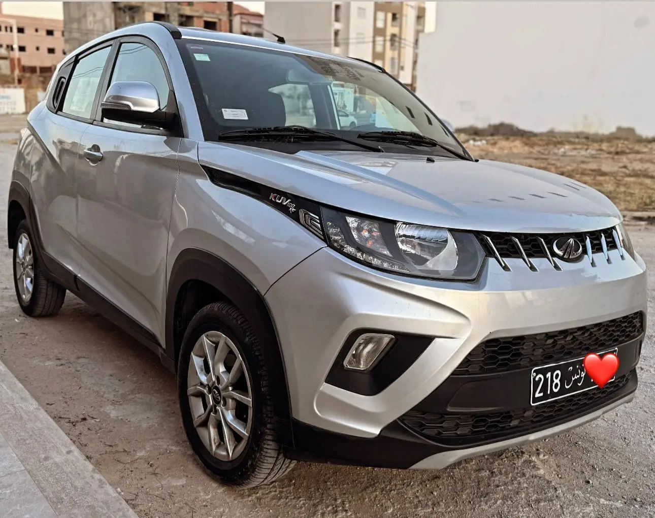 Mahindra kuv 100 k6+
