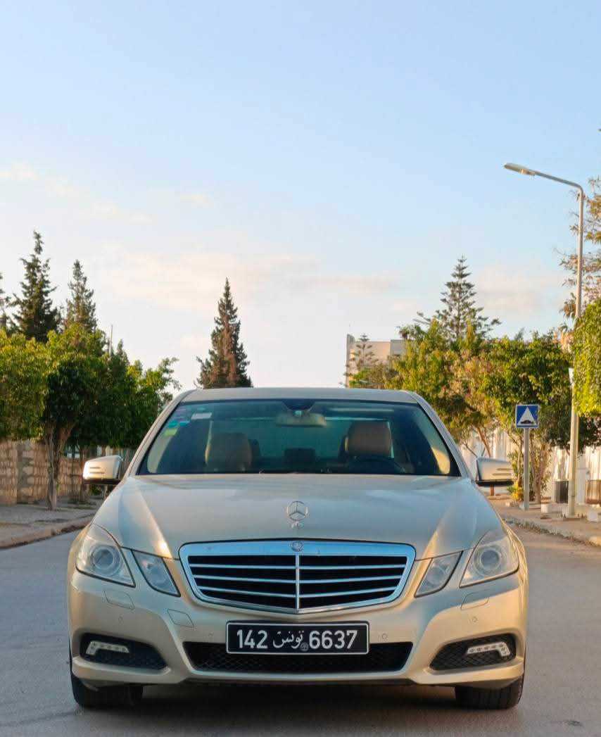 🚘 mercedes E 200  
