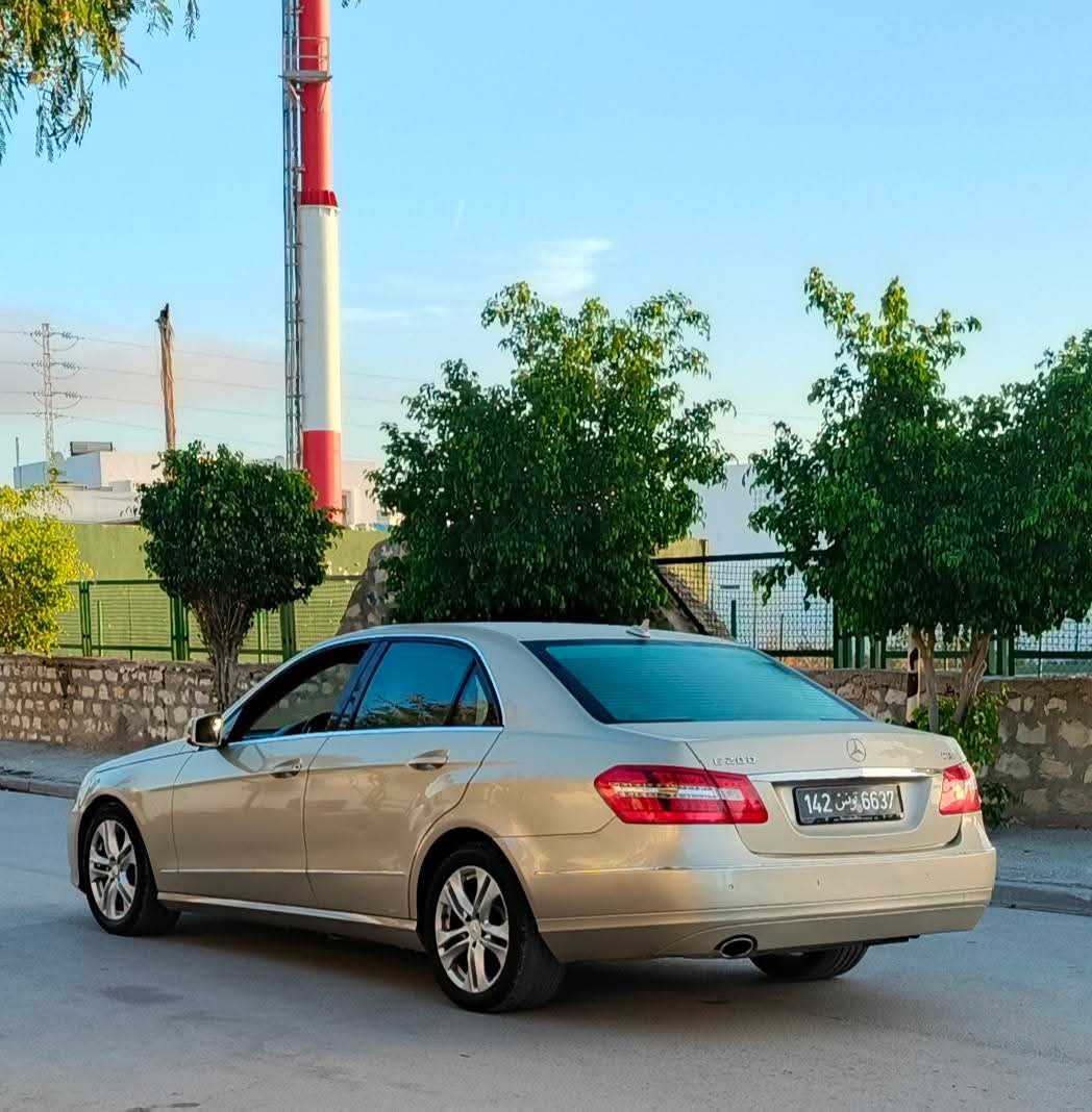 🚘 mercedes E 200  