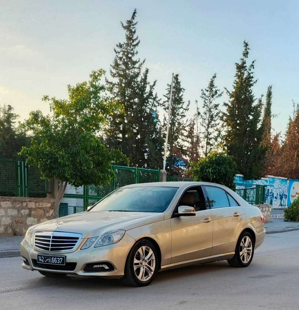 🚘 mercedes E 200  