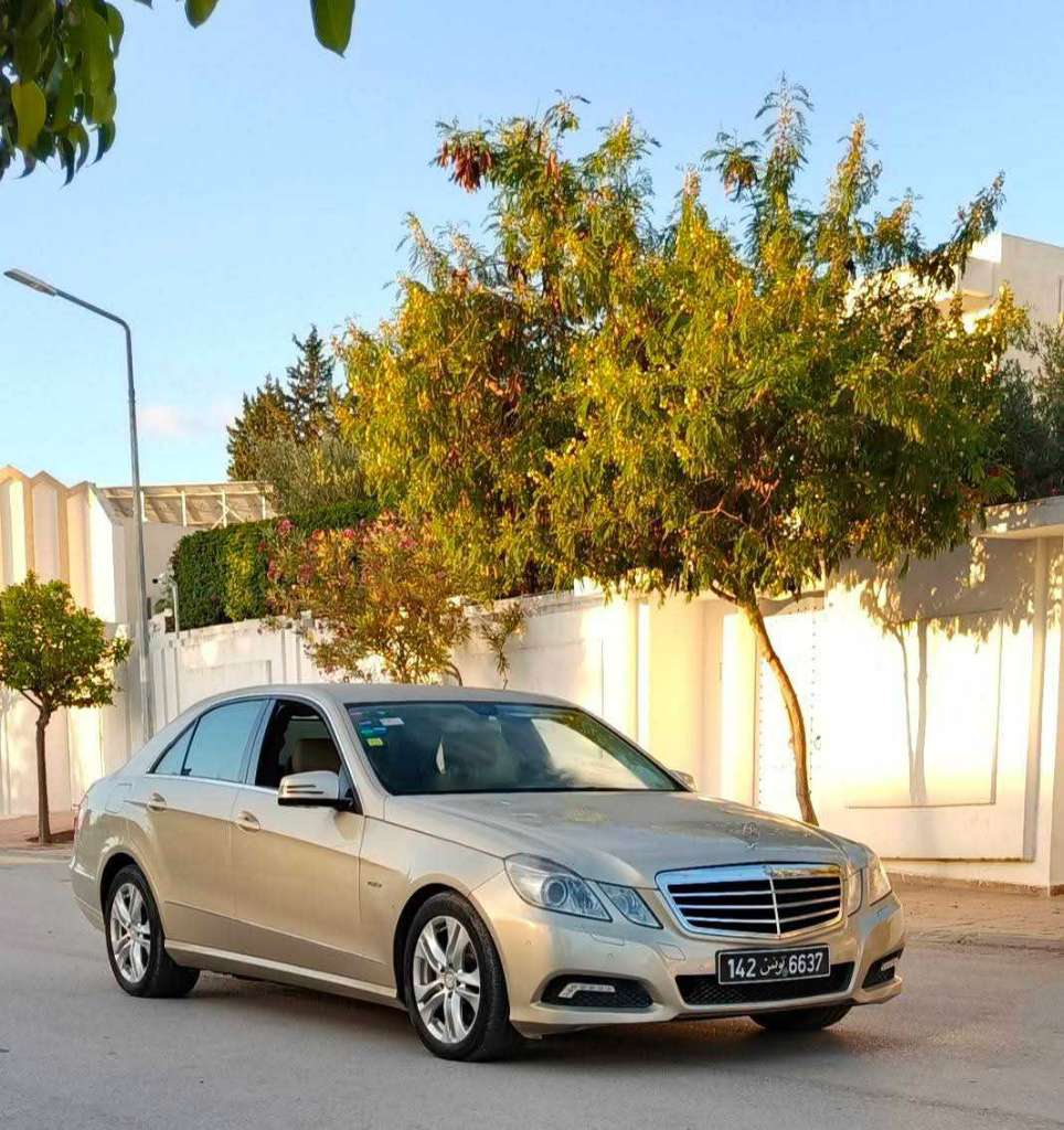 🚘 mercedes E 200  