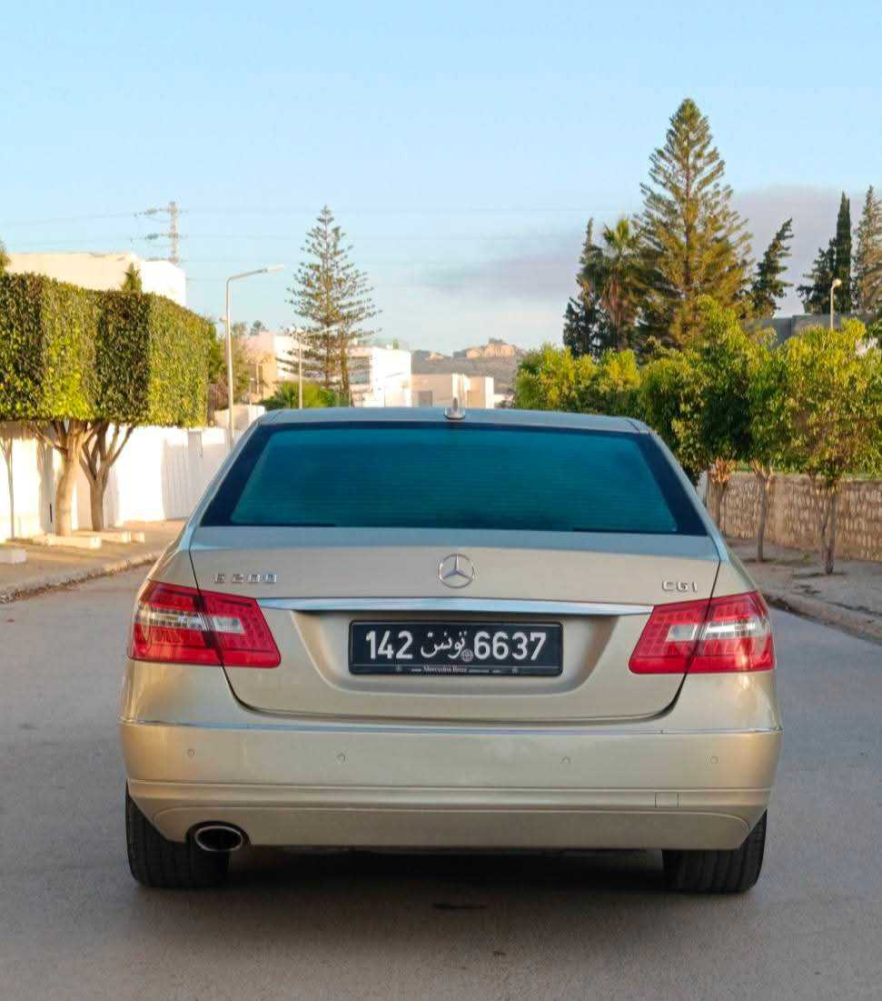 🚘 mercedes E 200  