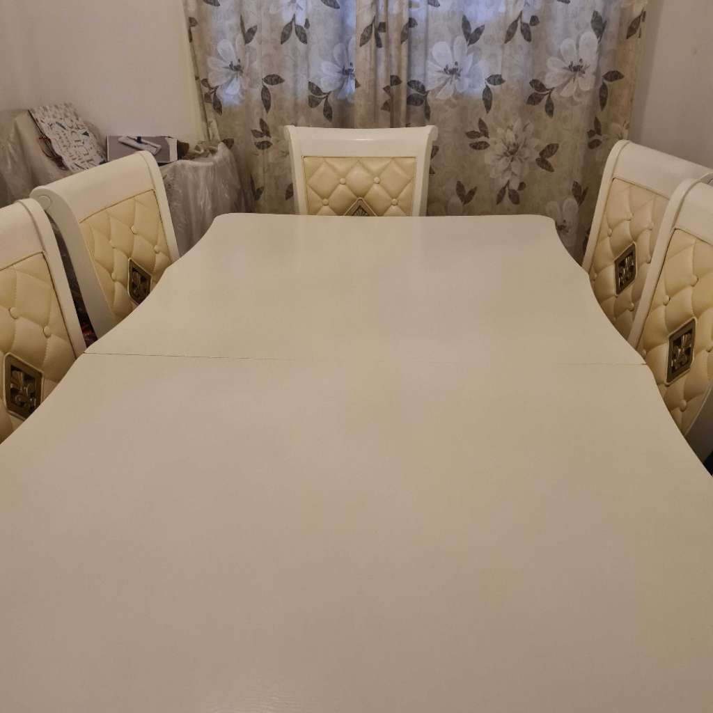 Foursa salle à manger royale neuve 