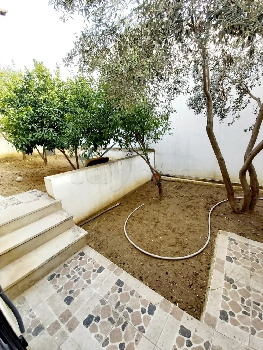 RDC s+2 situé à jardin d'el menzah 