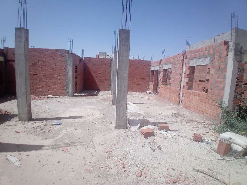 À Vendre – Maison Inachevée à Hay Riadh 5, Sousse